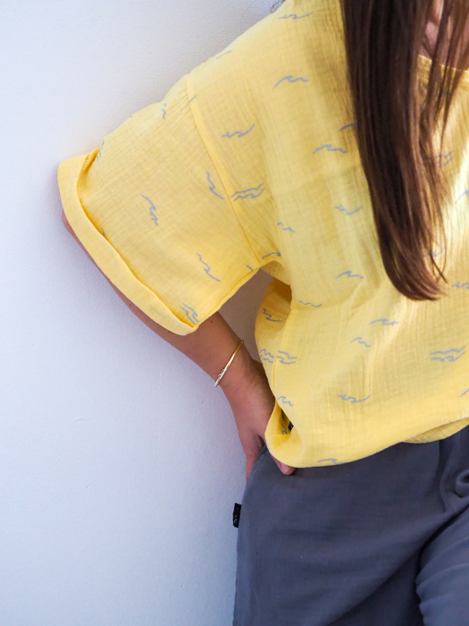 082-23 T-SHIRT MUSLIN - YELLOW & WAVE - GOTS